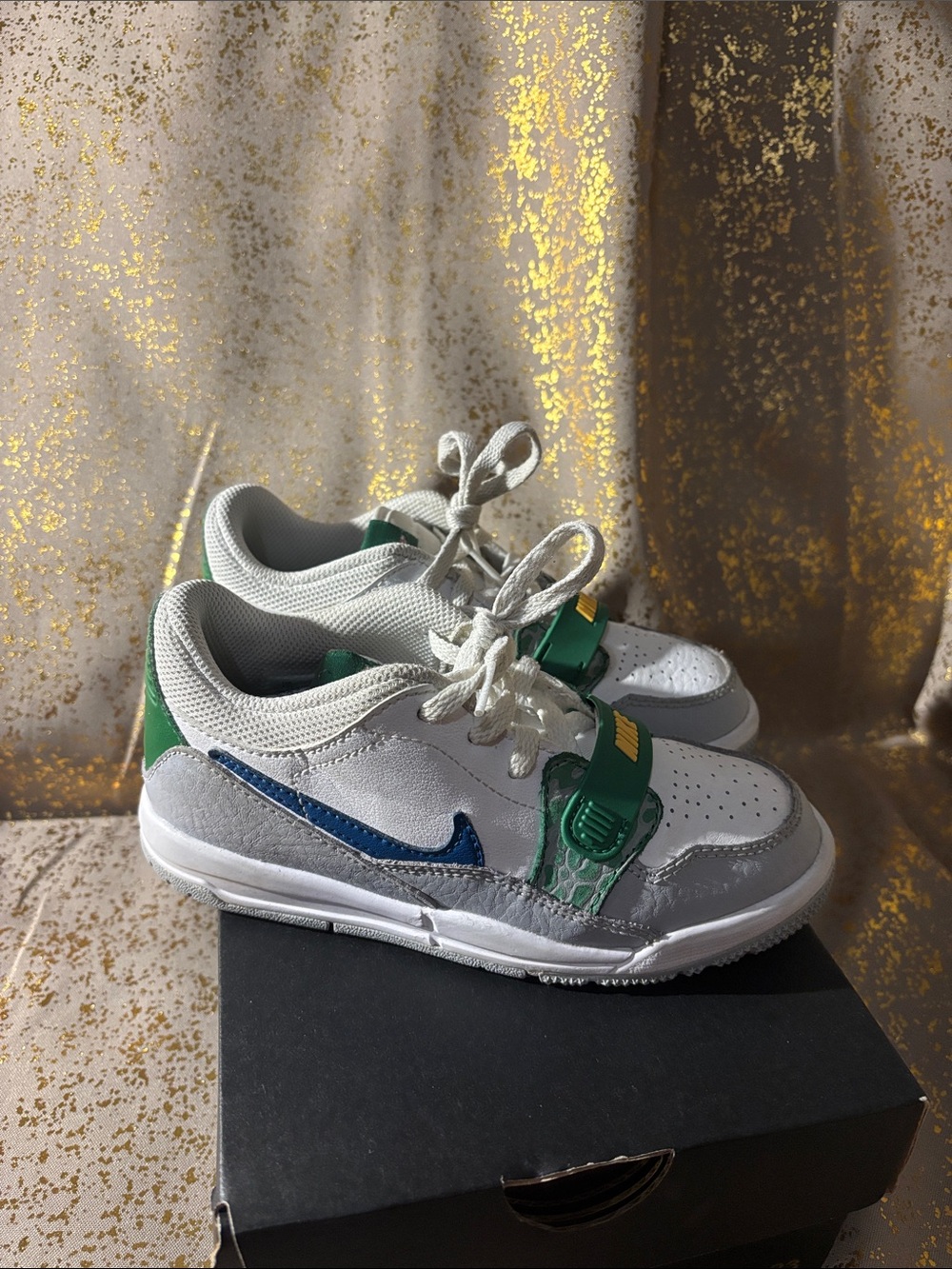 Nike Kids White and Green Sneakers with Yellow Logo - Picture 3 of 6